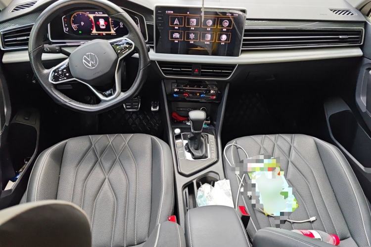 Used Volkswagen Tiguan L 2022 330TSI Automatic Two-Wheel Drive R-Line Enhanced Edition Center Console