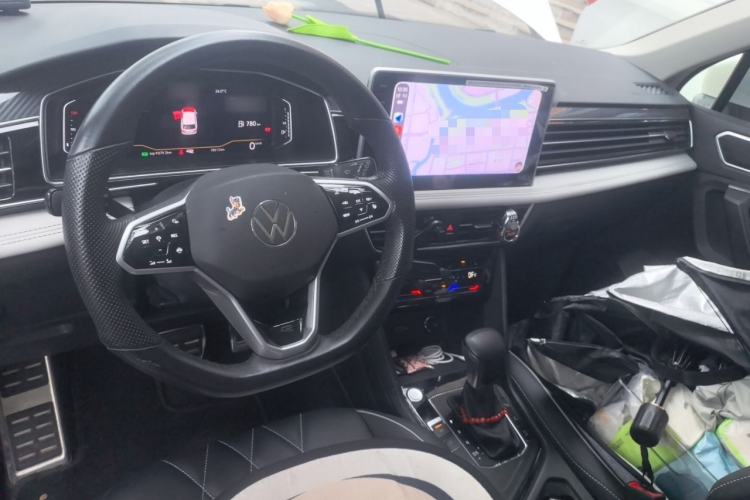 Used Volkswagen Tiguan L 2022 330TSI Automatic Two-Wheel Drive R-Line Enhanced Edition Center Console