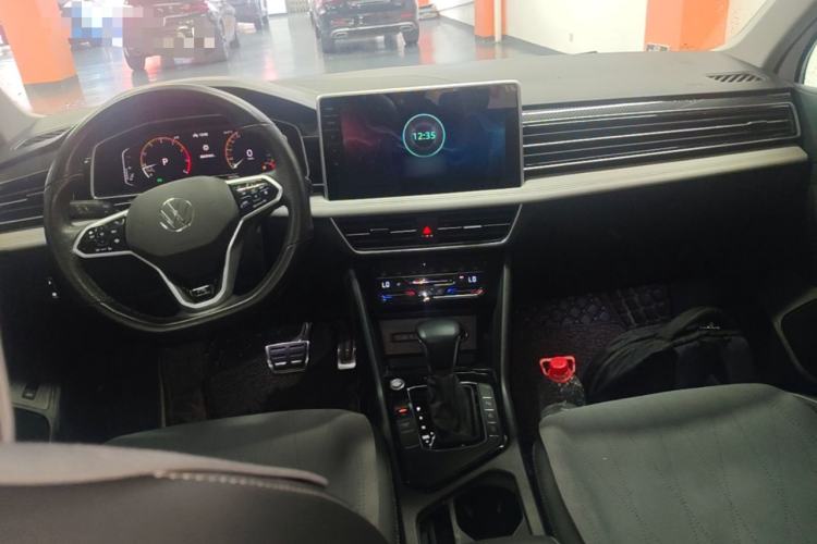 Used Volkswagen Tiguan L 2022 330TSI Automatic Two-Wheel Drive R-Line Enhanced Edition Center Console