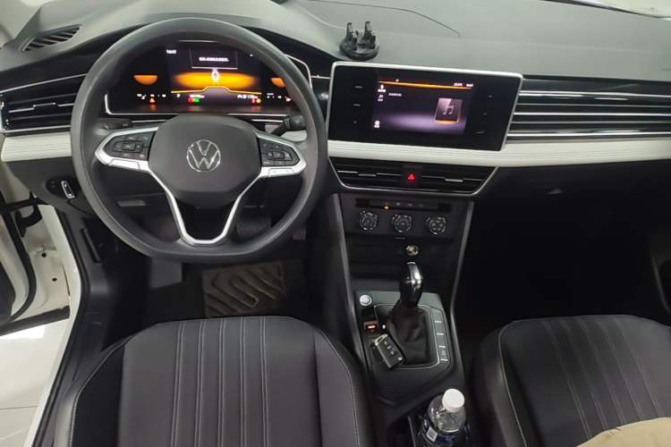 Used Volkswagen Tiguan L 2022 330TSI Automatic Two-Wheel Drive Comfort Edition Center Console