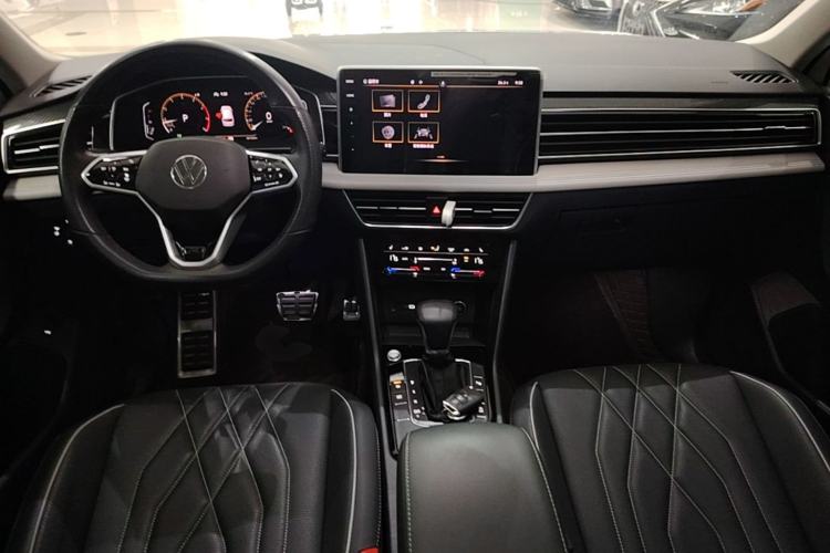 Used Volkswagen Tiguan L 2022 330TSI Automatic Two-Wheel Drive R-Line Enhanced Edition Center Console