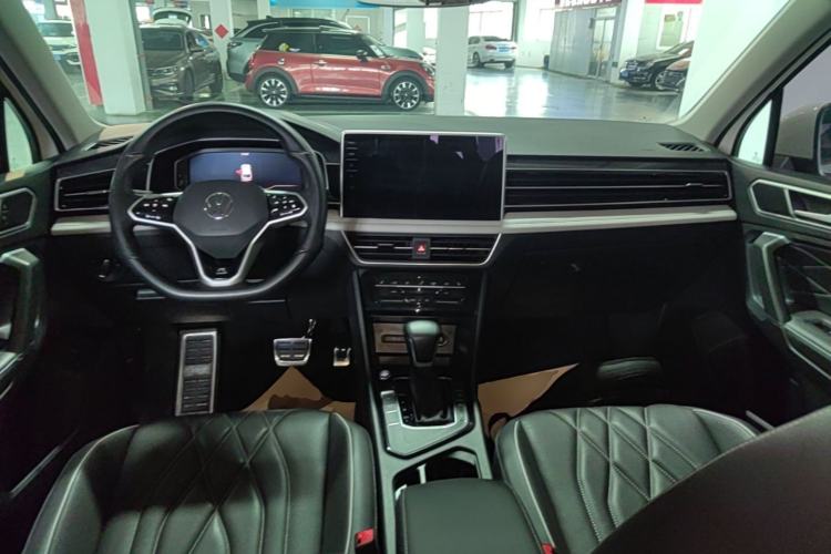 Used Volkswagen Tiguan L 2022 330TSI Automatic Two-Wheel Drive R-Line Enhanced Edition Center Console