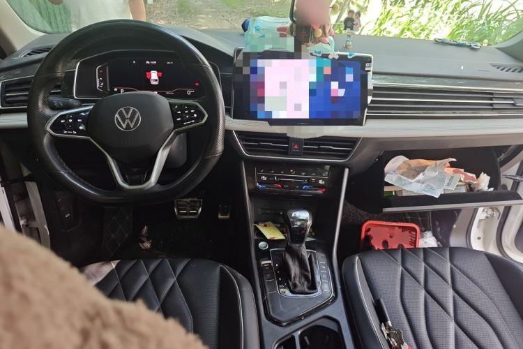 Used Volkswagen Tiguan L 2022 330TSI Automatic Two-Wheel Drive R-Line Enhanced Edition Center Console
