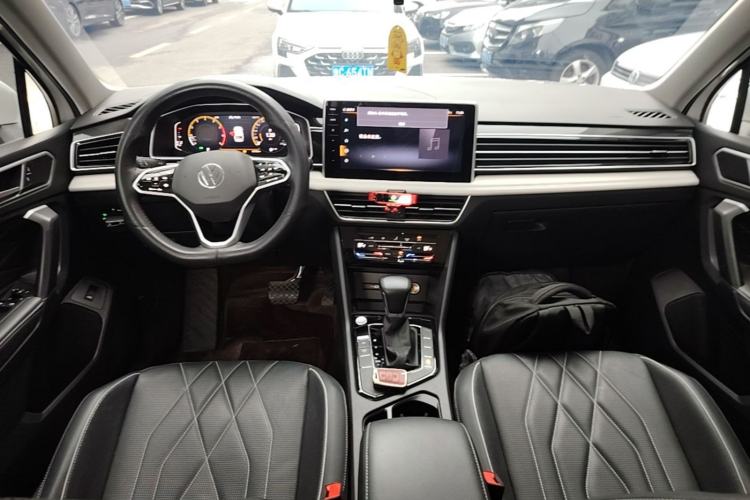 Used Volkswagen Tiguan L 2022 330TSI Automatic Two-Wheel Drive Smart Edition Center Console