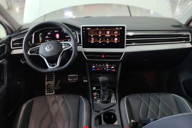 Used Volkswagen Tiguan L 2022 330TSI Automatic Two-Wheel Drive R-Line Enhanced Edition Center Console