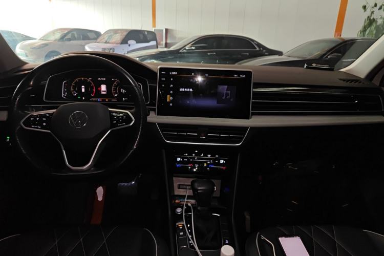 Used Volkswagen Tiguan L 2022 330TSI Automatic Two-Wheel Drive Smart Edition Center Console