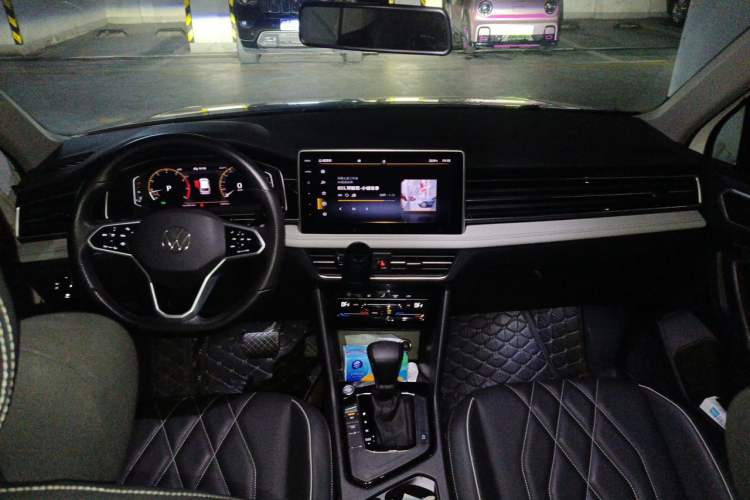 Used Volkswagen Tiguan L 2022 330TSI Automatic Two-Wheel Drive Smart Edition Center Console
