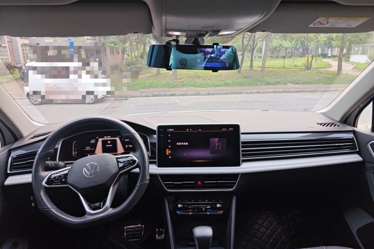 Used Volkswagen Tiguan L 2022 330TSI Automatic Two-Wheel Drive R-Line Enhanced Edition Center Console