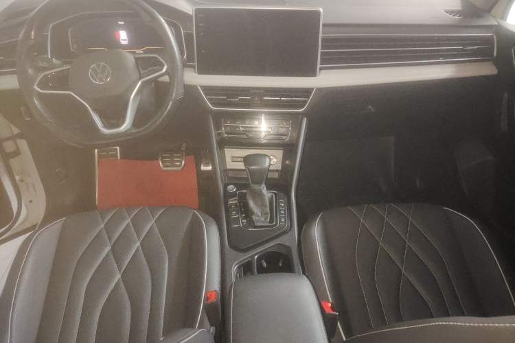 Used Volkswagen Tiguan L 2022 330TSI Automatic Two-Wheel Drive R-Line Enhanced Edition Center Console