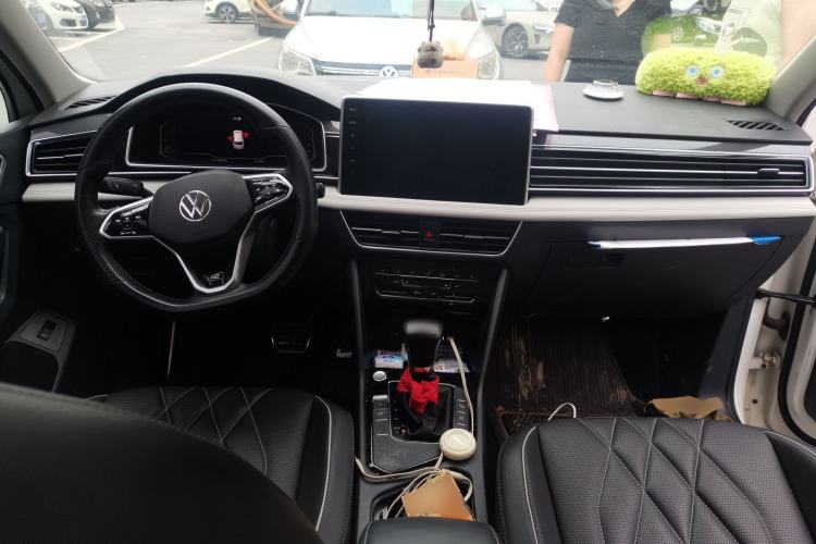 Used Volkswagen Tiguan L 2022 330TSI Automatic Two-Wheel Drive R-Line Enhanced Edition Center Console