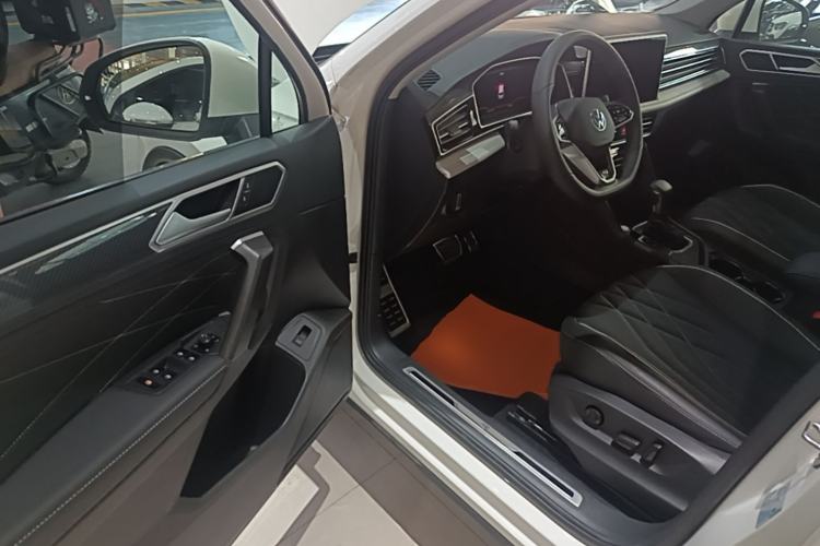Used Volkswagen Tiguan L 2022 330TSI Automatic Two-Wheel Drive R-Line Enhanced Edition Driver Seat