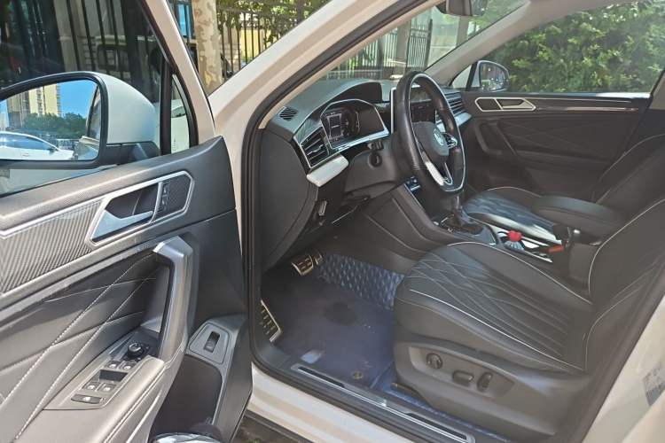 Used Volkswagen Tiguan L 2022 330TSI Automatic Two-Wheel Drive R-Line Enhanced Edition Driver Seat