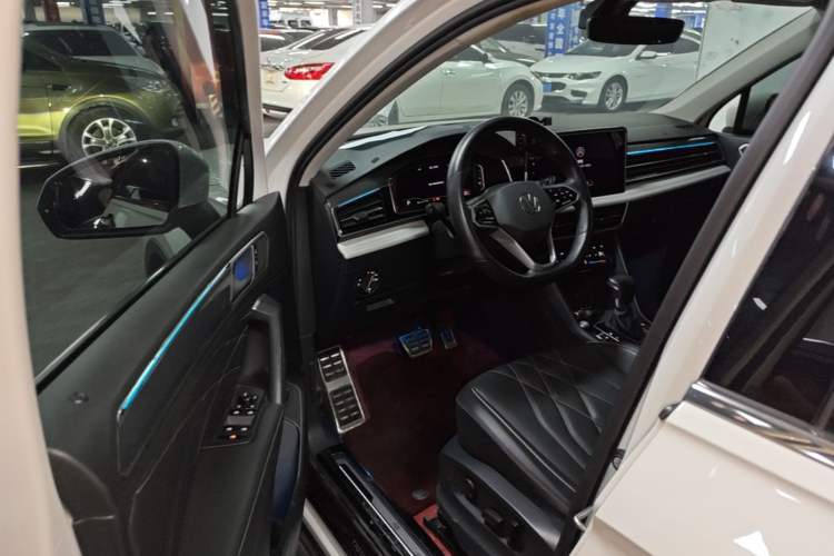 Used Volkswagen Tiguan L 2022 330TSI Automatic Two-Wheel Drive R-Line Enhanced Edition Driver Seat
