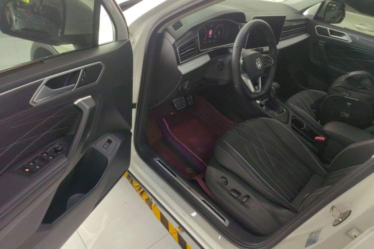 Used Volkswagen Tiguan L 2022 330TSI Automatic Two-Wheel Drive R-Line Enhanced Edition Driver Seat