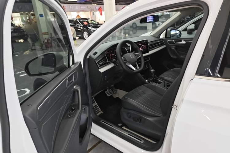 Used Volkswagen Tiguan L 2022 330TSI Automatic Two-Wheel Drive R-Line Enhanced Edition Driver Seat