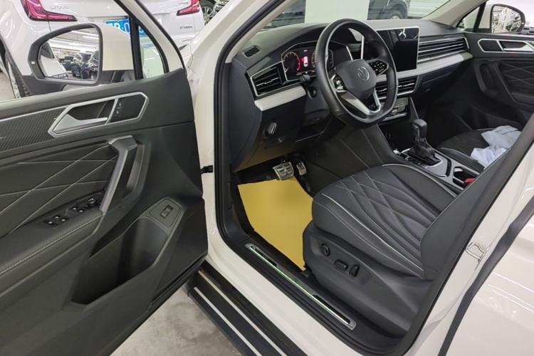 Used Volkswagen Tiguan L 2022 330TSI Automatic Two-Wheel Drive R-Line Enhanced Edition Driver Seat