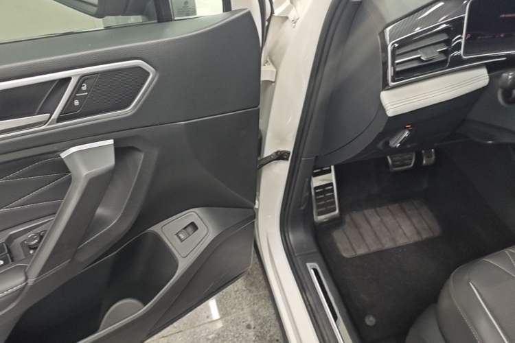 Used Volkswagen Tiguan L 2022 330TSI Automatic Two-Wheel Drive R-Line Enhanced Edition Driver Seat