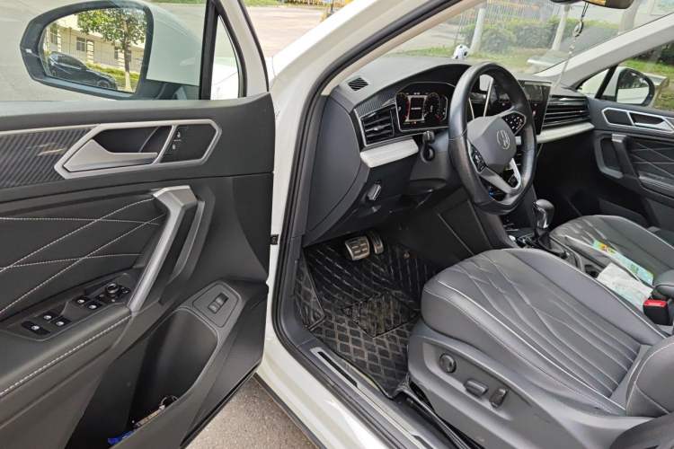 Used Volkswagen Tiguan L 2022 330TSI Automatic Two-Wheel Drive R-Line Enhanced Edition Driver Seat
