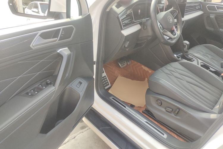 Used Volkswagen Tiguan L 2022 330TSI Automatic Two-Wheel Drive R-Line Enhanced Edition Driver Seat