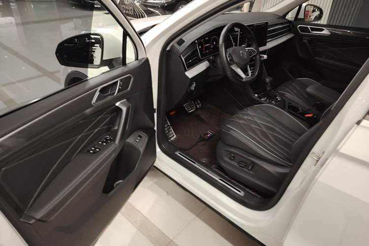 Used Volkswagen Tiguan L 2022 330TSI Automatic Two-Wheel Drive R-Line Enhanced Edition Driver Seat