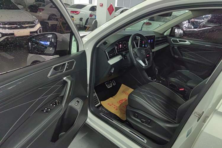 Used Volkswagen Tiguan L 2022 330TSI Automatic Two-Wheel Drive R-Line Enhanced Edition Driver Seat