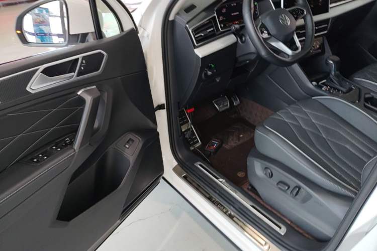 Used Volkswagen Tiguan L 2022 330TSI Automatic Two-Wheel Drive R-Line Enhanced Edition Driver Seat