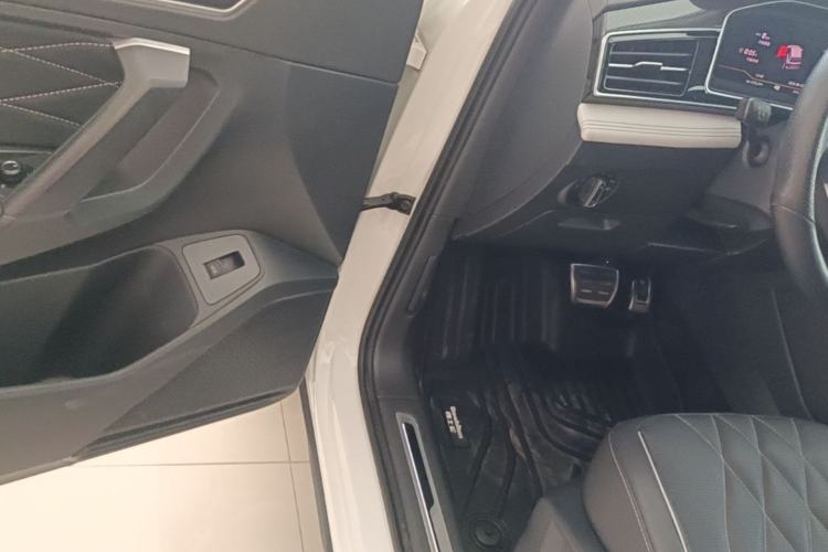 Used Volkswagen Tiguan L 2022 330TSI Automatic Two-Wheel Drive R-Line Enhanced Edition Driver Seat