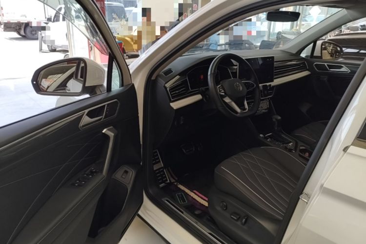 Used Volkswagen Tiguan L 2022 380TSI Automatic All-Wheel Drive R-Line Enhanced Comfort 7-Seater Driver Seat