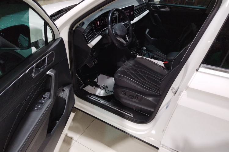 Used Volkswagen Tiguan L 2022 330TSI Automatic Two-Wheel Drive R-Line Enhanced Edition Driver Seat