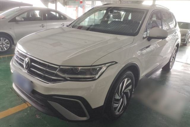 Volkswagen Tiguan L 2022 330TSI Automatic Two-Wheel Drive Comfort Edition مستعملة
