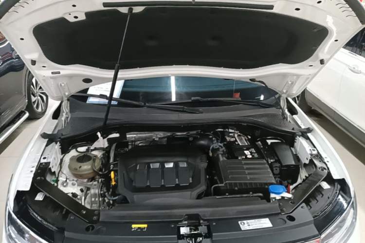 Used Volkswagen Tiguan L 2022 330TSI Automatic Two-Wheel Drive R-Line Enhanced Edition Engine Bay
