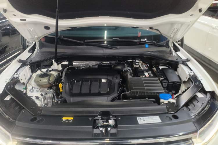 Used Volkswagen Tiguan L 2022 330TSI Automatic Two-Wheel Drive R-Line Enhanced Edition Engine Bay