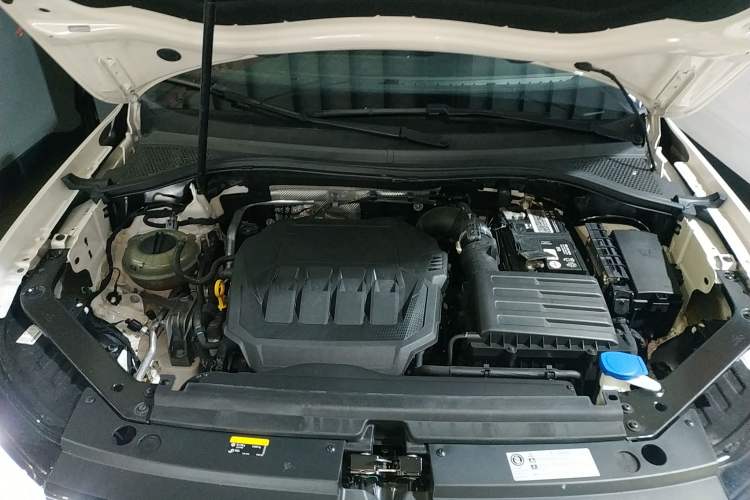 Used Volkswagen Tiguan L 2022 330TSI Automatic Two-Wheel Drive R-Line Enhanced Edition Engine Bay