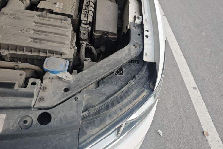 Used Volkswagen Tiguan L 2022 330TSI Automatic Two-Wheel Drive R-Line Flagship Edition Engine Bay Left