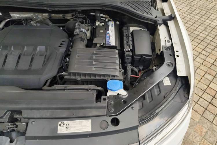 Used Volkswagen Tiguan L 2022 330TSI Automatic Two-Wheel Drive R-Line Enhanced Edition Engine Bay Left