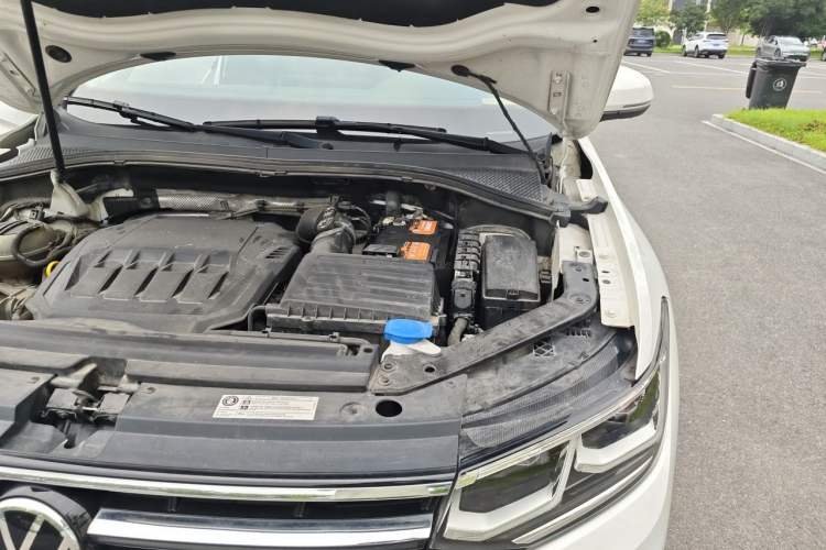 Used Volkswagen Tiguan L 2022 330TSI Automatic Two-Wheel Drive R-Line Flagship Edition Engine Bay Left