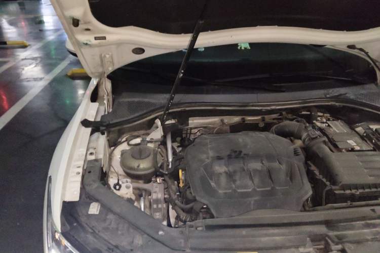Used Volkswagen Tiguan L 2022 330TSI Automatic Two-Wheel Drive R-Line Enhanced Edition Engine Bay Right