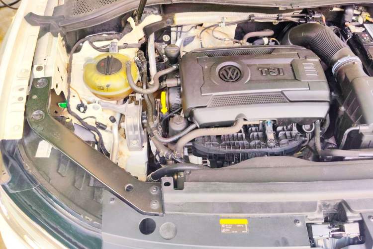 Used Volkswagen Tiguan L 2022 380TSI Automatic All-Wheel Drive R-Line Enhanced Comfort 7-Seater Engine Bay Right