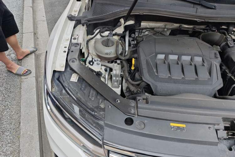 Used Volkswagen Tiguan L 2022 330TSI Automatic Two-Wheel Drive R-Line Enhanced Edition Engine Bay Right