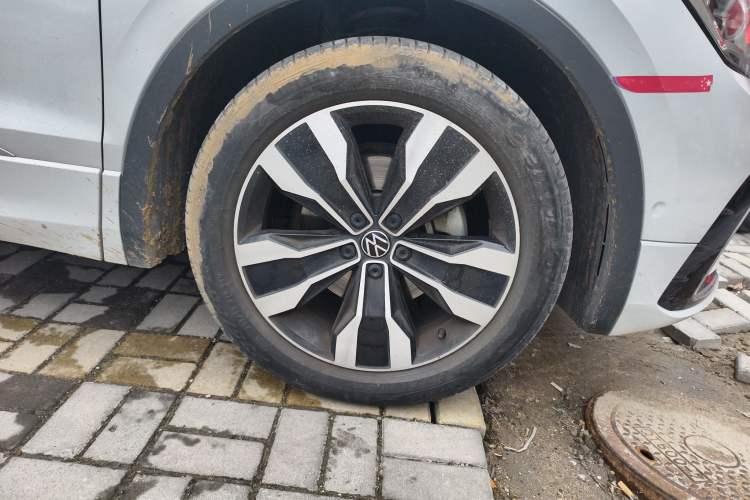 Used Volkswagen Tiguan L 2022 330TSI Automatic Two-Wheel Drive R-Line Enhanced Edition Exterior 1