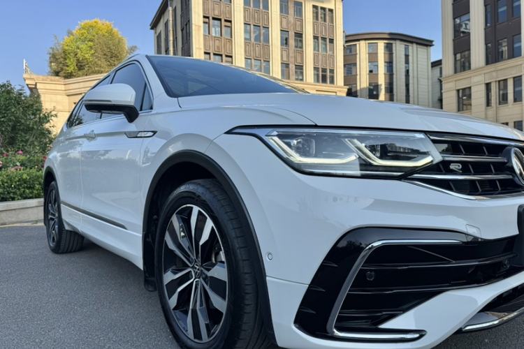 Used Volkswagen Tiguan L 2022 330TSI Automatic Two-Wheel Drive R-Line Flagship Edition Exterior 2