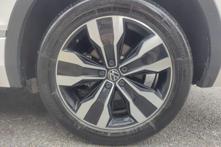Used Volkswagen Tiguan L 2022 330TSI Automatic Two-Wheel Drive R-Line Enhanced Edition Exterior 2