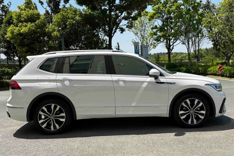Used Volkswagen Tiguan L 2022 330TSI Automatic Two-Wheel Drive R-Line Enhanced Edition Exterior 3