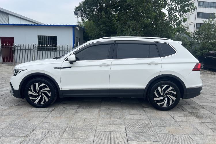 Used Volkswagen Tiguan L 2022 330TSI Automatic Two-Wheel Drive Smart Edition Exterior 3
