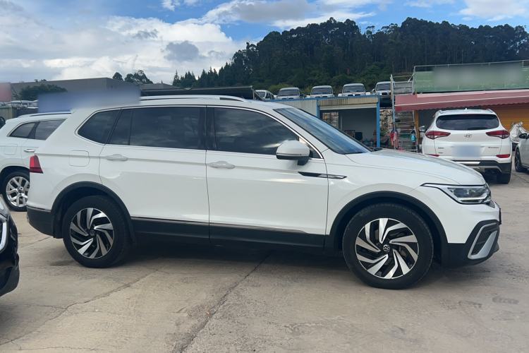 Used Volkswagen Tiguan L 2022 330TSI Automatic Two-Wheel Drive Smart Edition Exterior 3