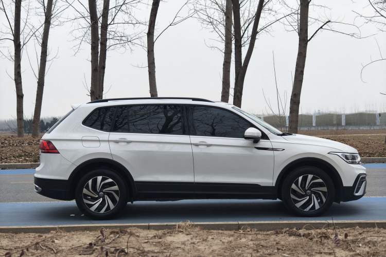 Used Volkswagen Tiguan L 2022 330TSI Automatic Two-Wheel Drive Comfort Edition Exterior 3