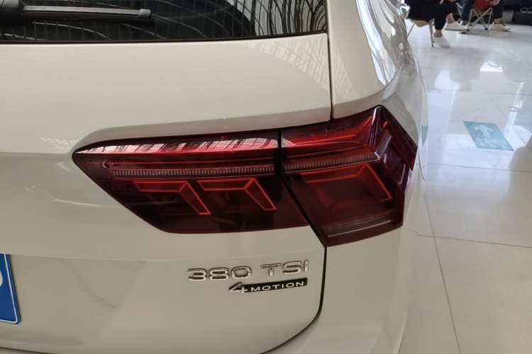 Used Volkswagen Tiguan L 2022 380TSI Automatic All-Wheel Drive R-Line Enhanced Comfort 7-Seater Exterior 3