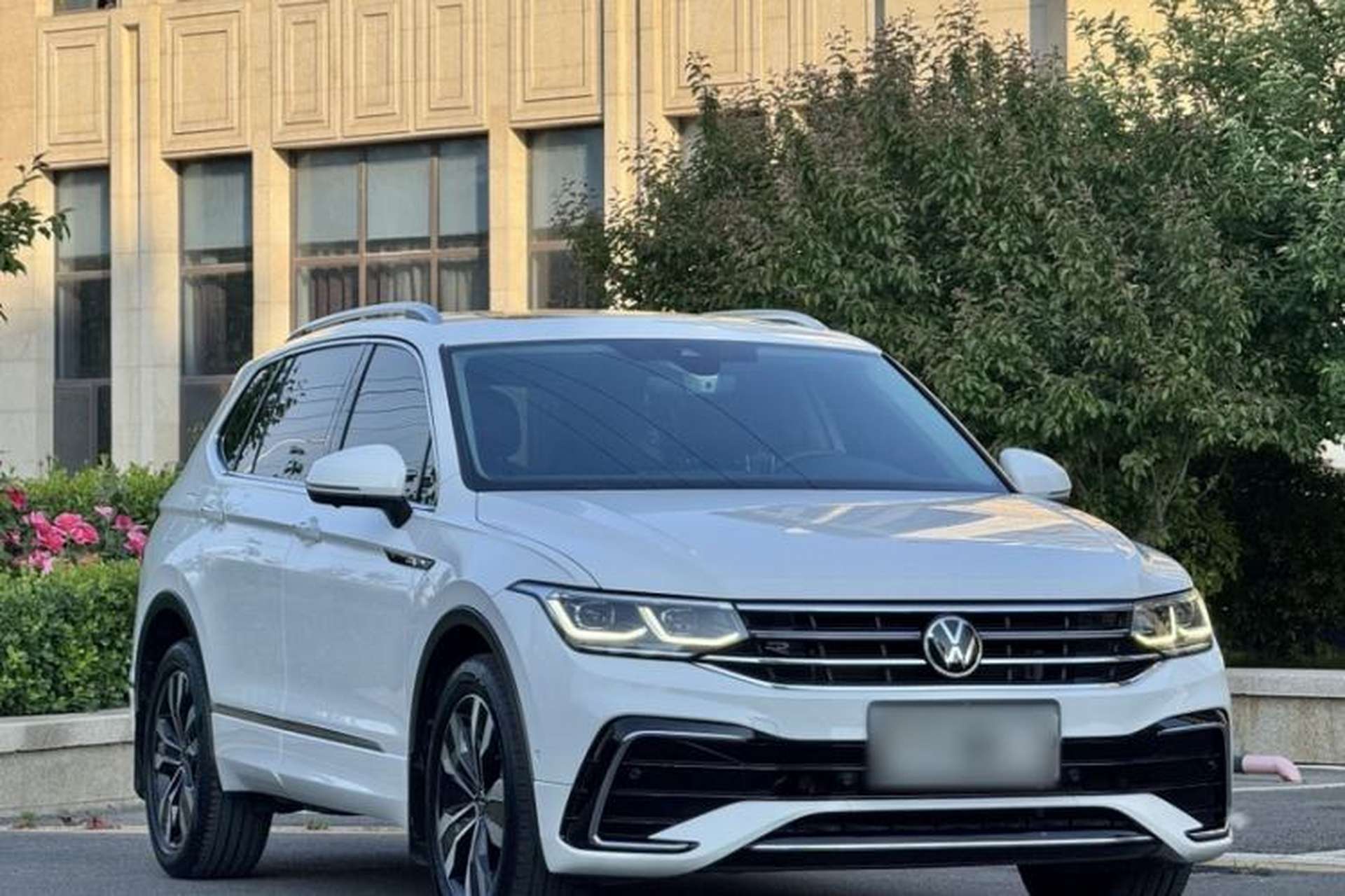 Used Volkswagen Tiguan L 2022 330TSI Automatic Two-Wheel Drive R-Line Flagship Edition Exterior 4