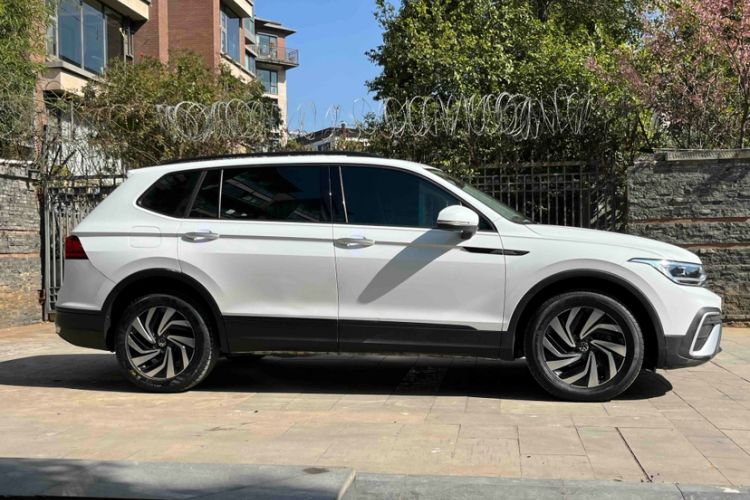 Used Volkswagen Tiguan L 2022 330TSI Automatic Two-Wheel Drive Comfort Edition Exterior 4