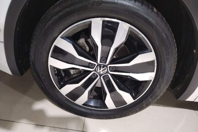 Used Volkswagen Tiguan L 2022 330TSI Automatic Two-Wheel Drive R-Line Enhanced Edition Exterior 4
